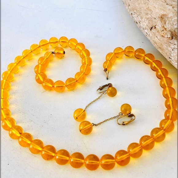 🔥 Vintage Golden Lucite bead Necklace set - Picture 3 of 17